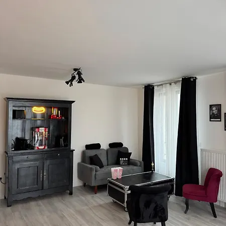 Studio Cinema *