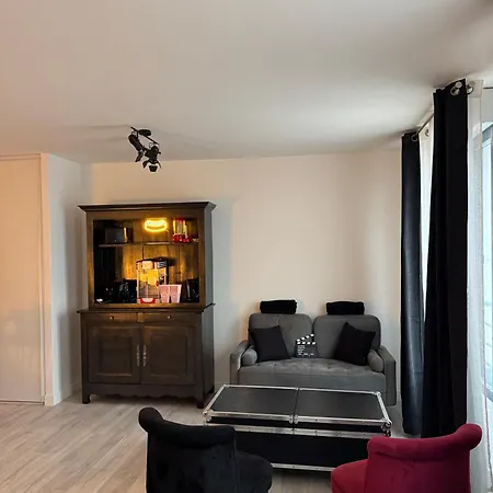 Studio Cinema *